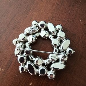 Weiss brooch pin